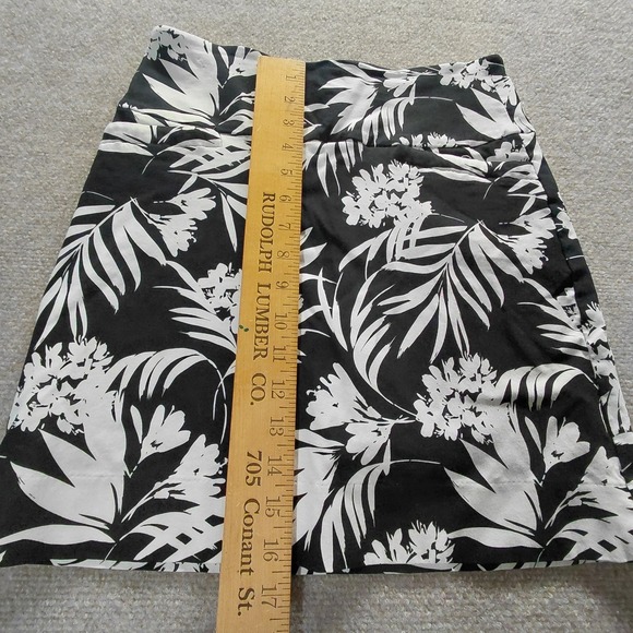 SC & Co Womens SMALL Skort Floral Active Skirt Pockets Stretch Black White - Picture 6 of 10